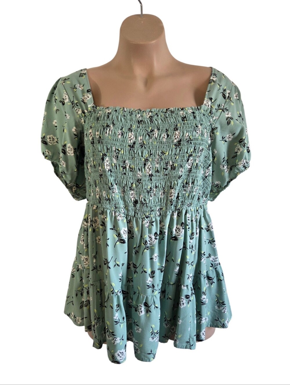 Torrid Green Floral Smocked Square Neckline Short Sleeve Top Size 4 Pre-Owned